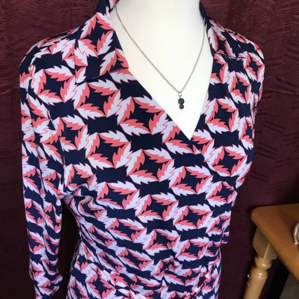 Faux-wrap collared dress in navy and pink